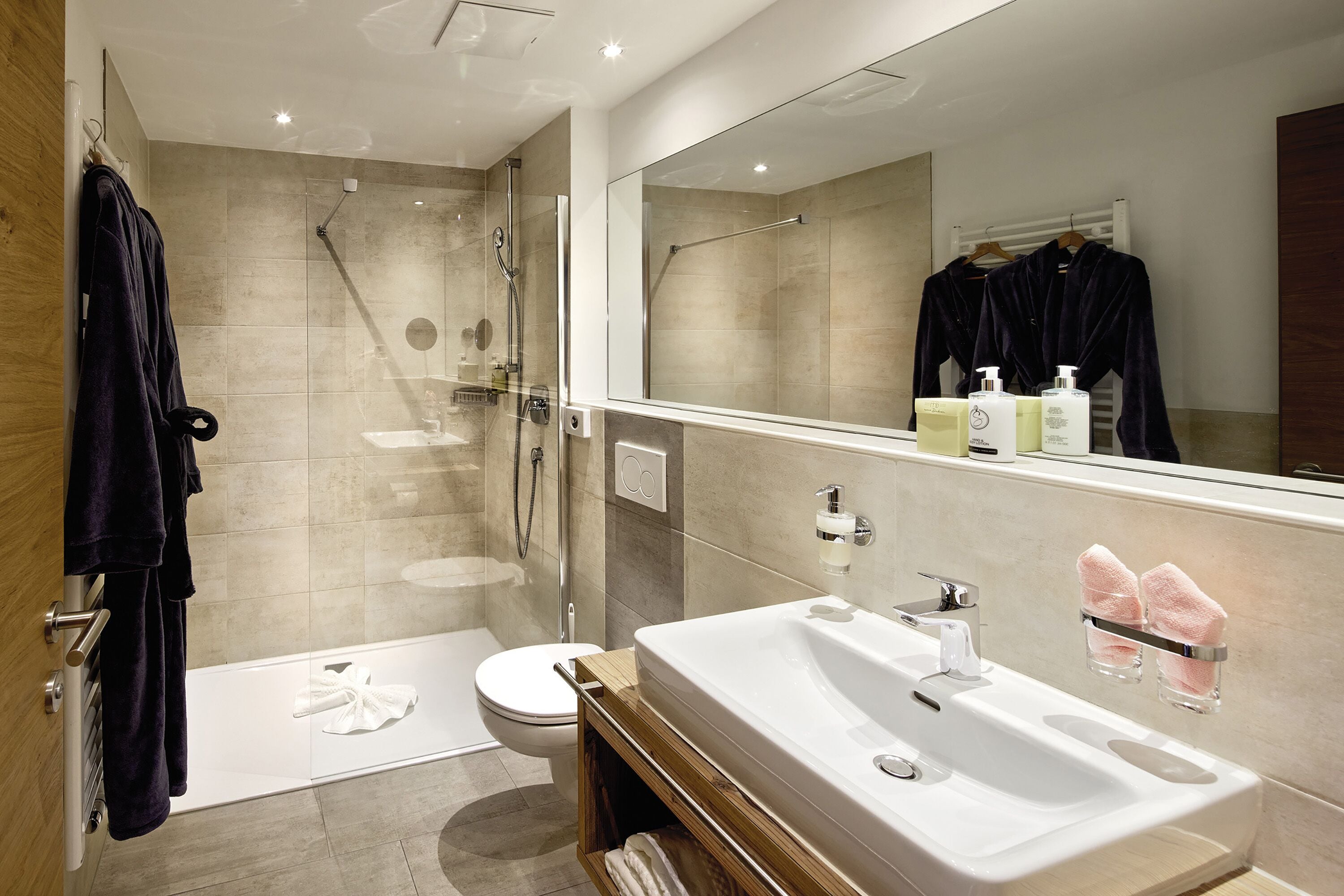 classic apartment | bathroom | shower, free toiletries, hair dryer, bathrobes