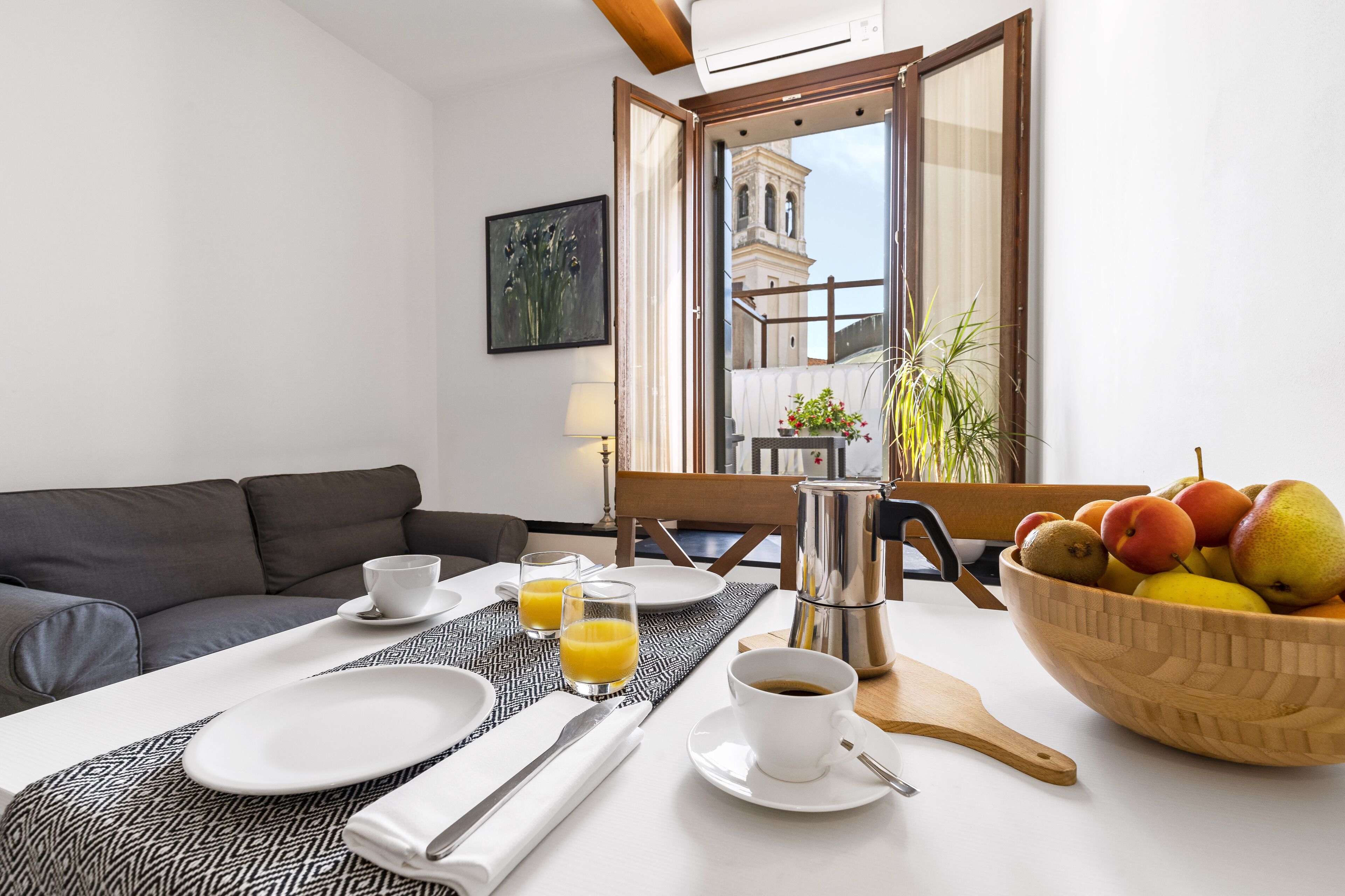 套房, 2 间卧室, 双浴室, 运河景观 | 起居区