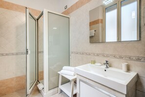 Dreibettzimmer | Badezimmer