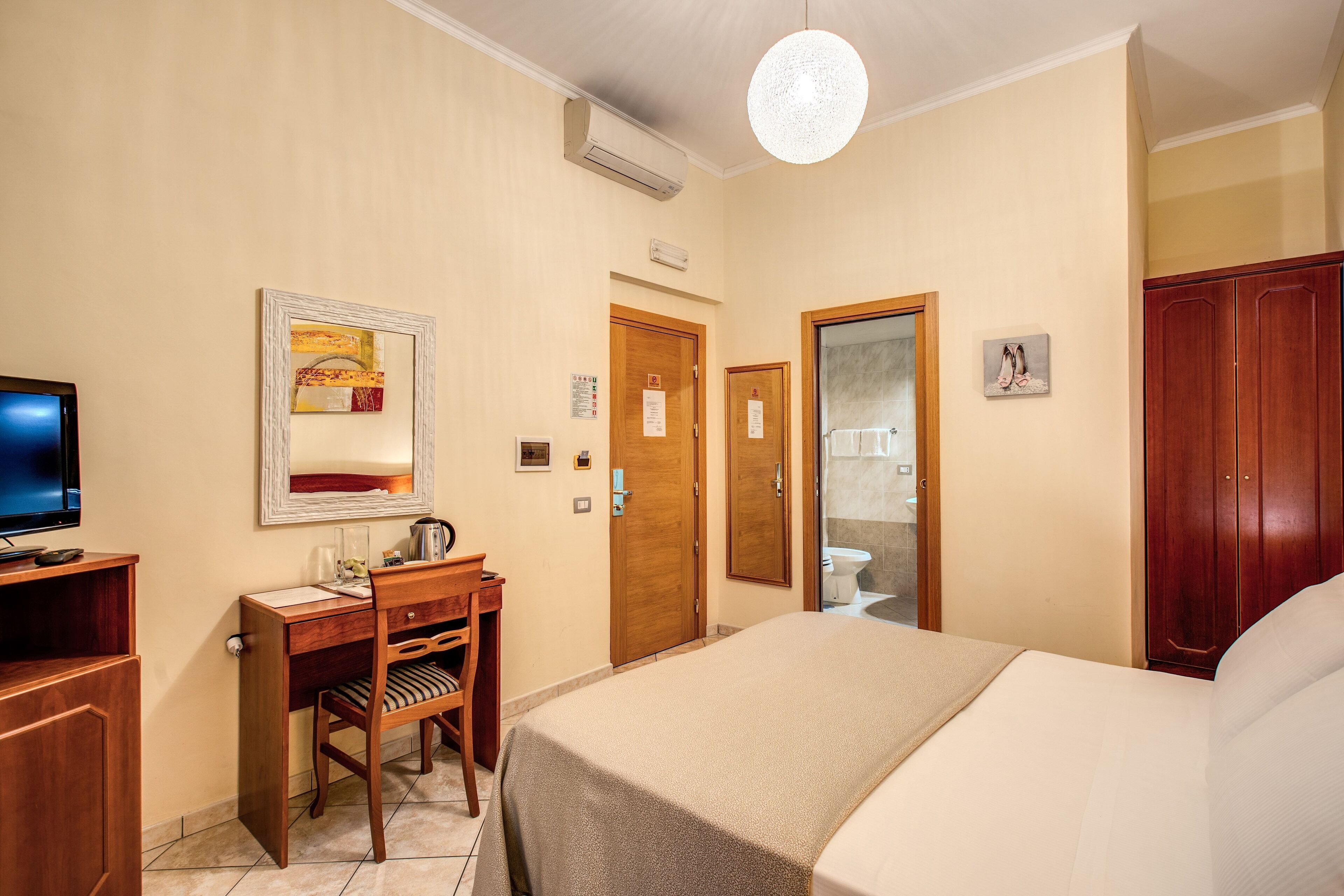 double room | free minibar items, in-room safe, soundproofing, free cots/infant beds