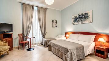 Dreibettzimmer | Minibar (mit einigen kostenlosen Artikeln), Zimmersafe