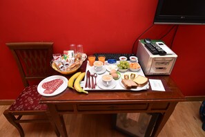 غرفة مزدوجة | 6 عدّة غرف نوم وملاءات إيطالية من طراز فريتي وأسرّة سليكت كومفورت