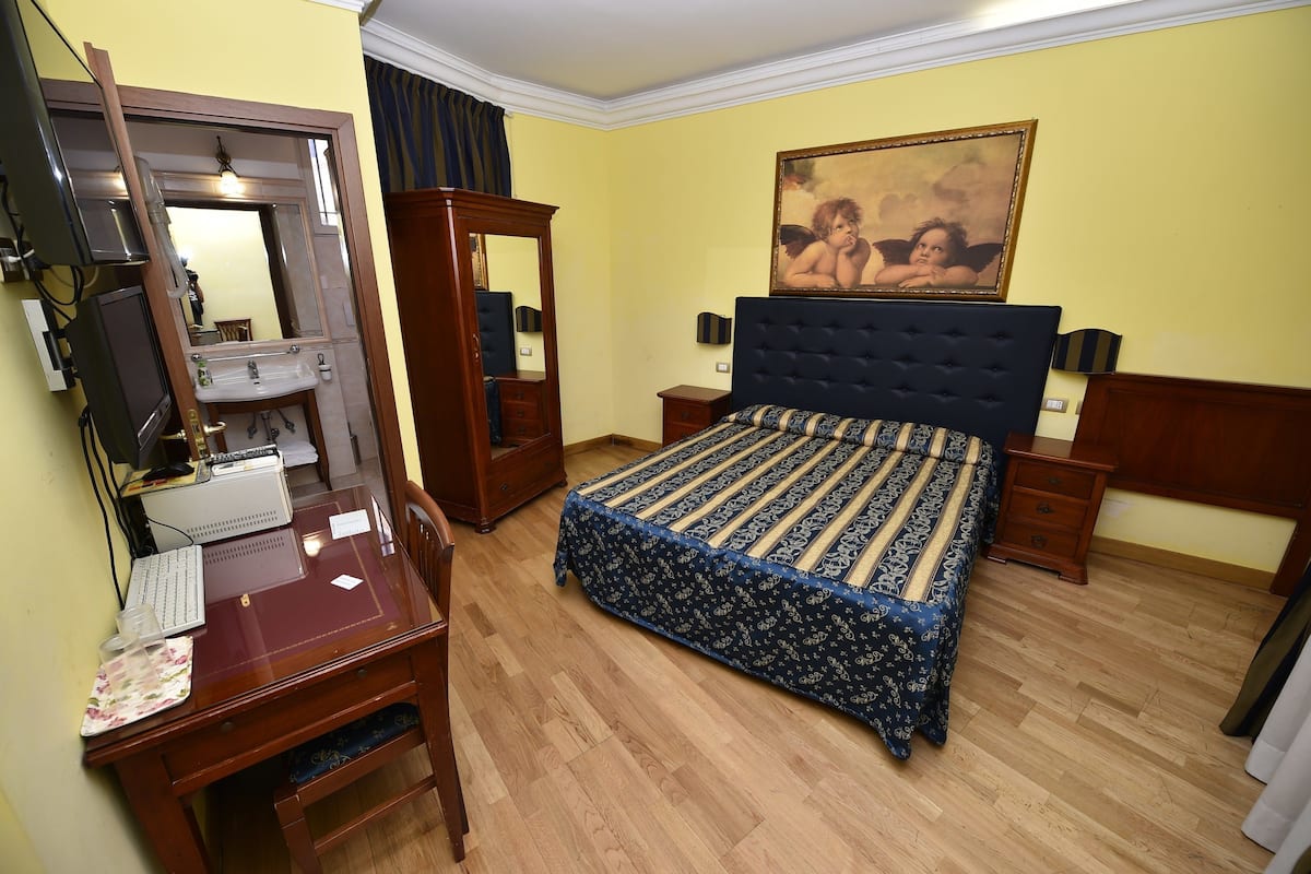 Double Room Single Use | 6 bedrooms, Frette Italian sheets, Select Comfort beds, minibar