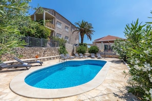 Outdoor pool - Villa Mir Vami (Selca)