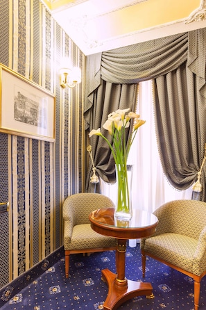 Junior Suite | Living area