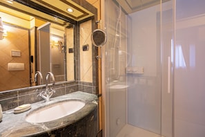 Family Quadruple Room | Bathroom | Designer toiletries, hair dryer, towels, soap