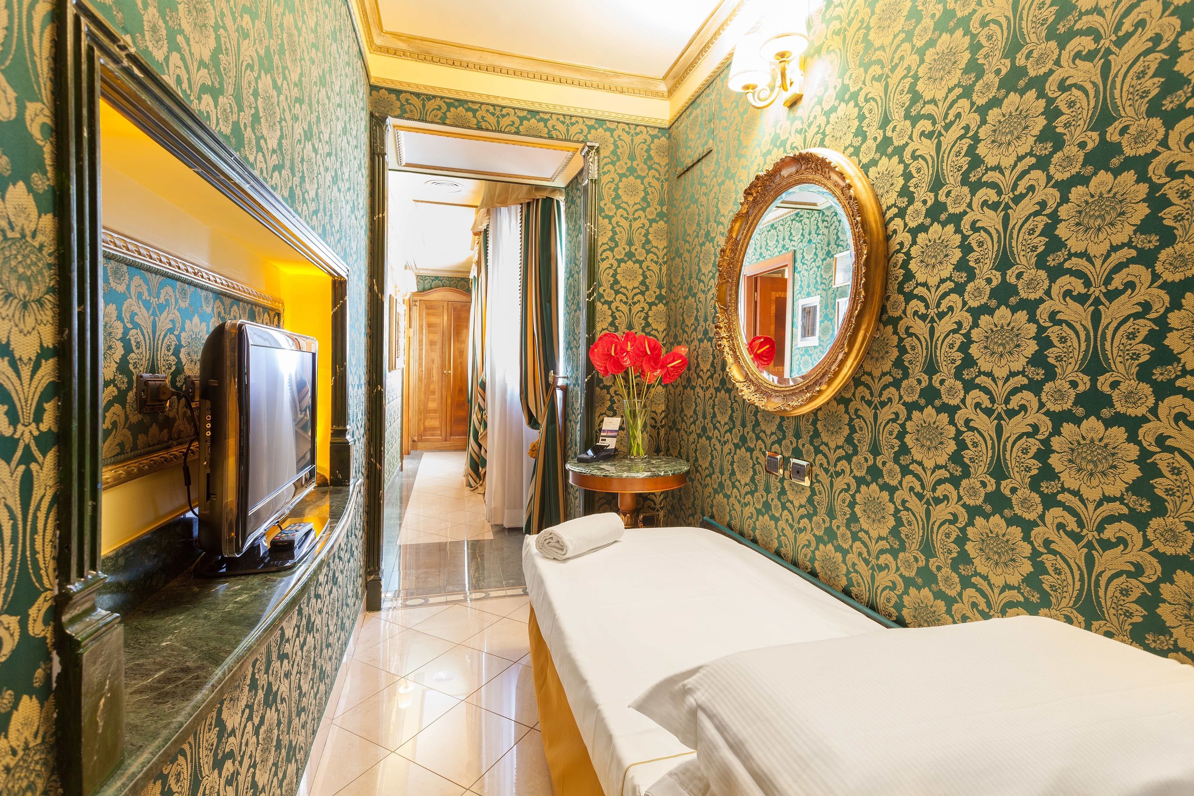 1 bedroom, frette italian sheets, premium bedding, down duvets