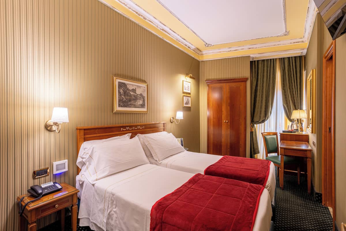 1 bedroom, Frette Italian sheets, premium bedding, down comforters