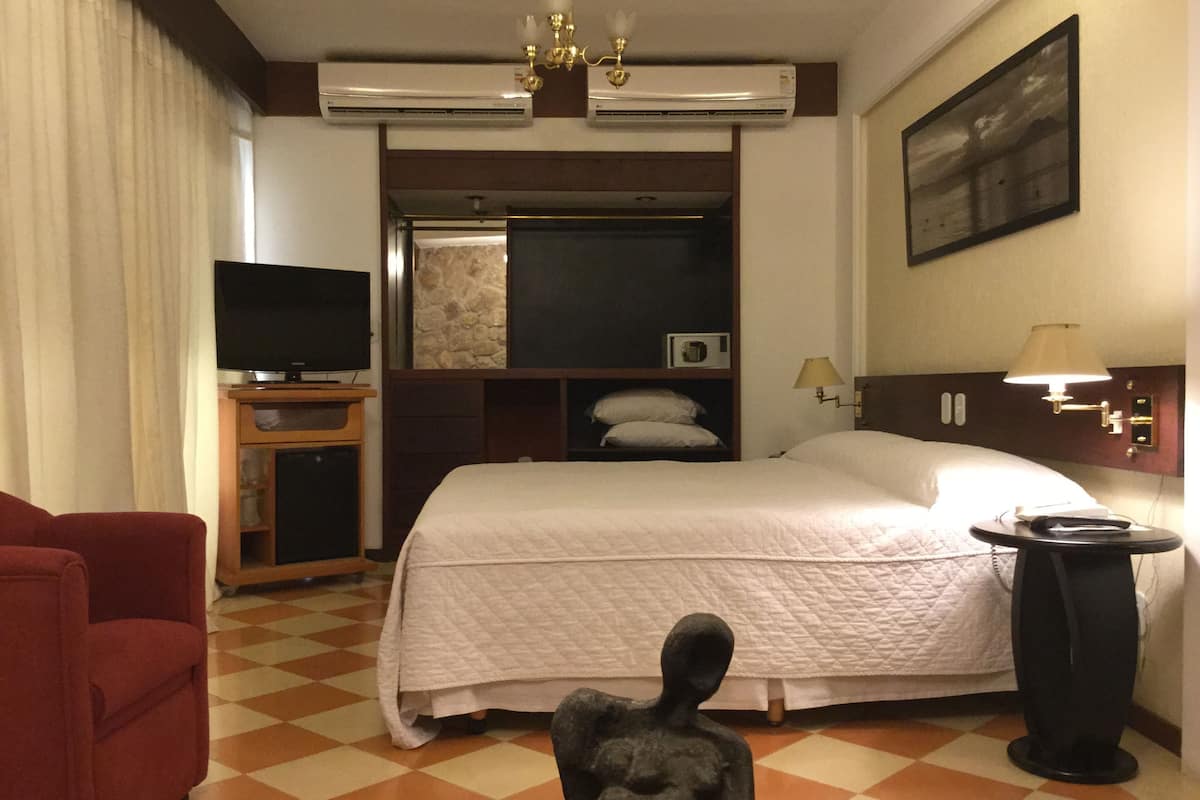 premium room | 1 bedroom, premium bedding, pillow-top beds, minibar