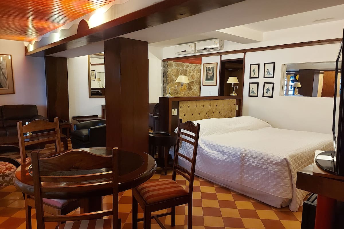 premium room | 1 bedroom, premium bedding, pillow-top beds, minibar