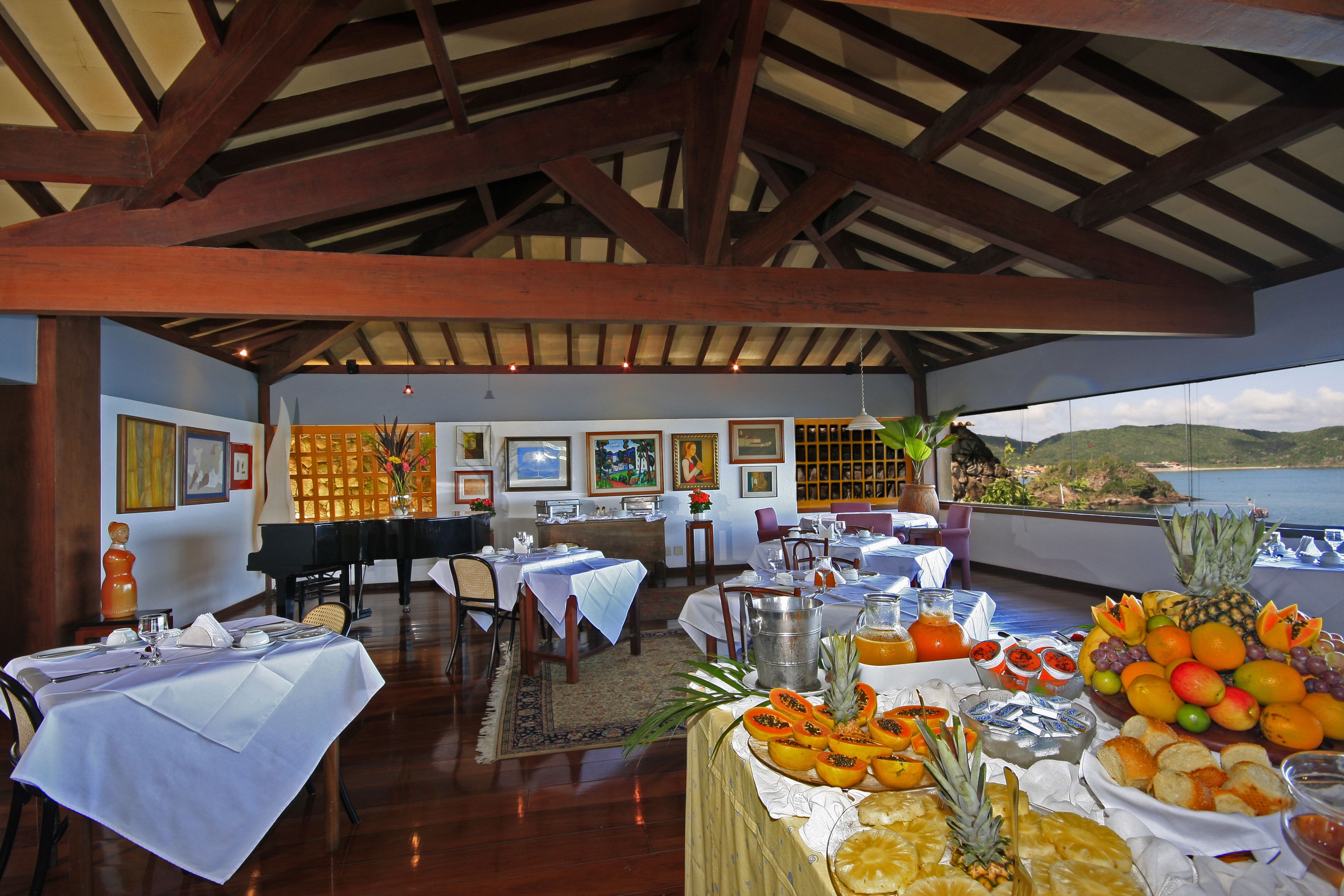 free daily cooked-to-order breakfast