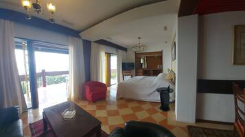 Premium Room | 1 bedroom, premium bedding, pillowtop beds, minibar