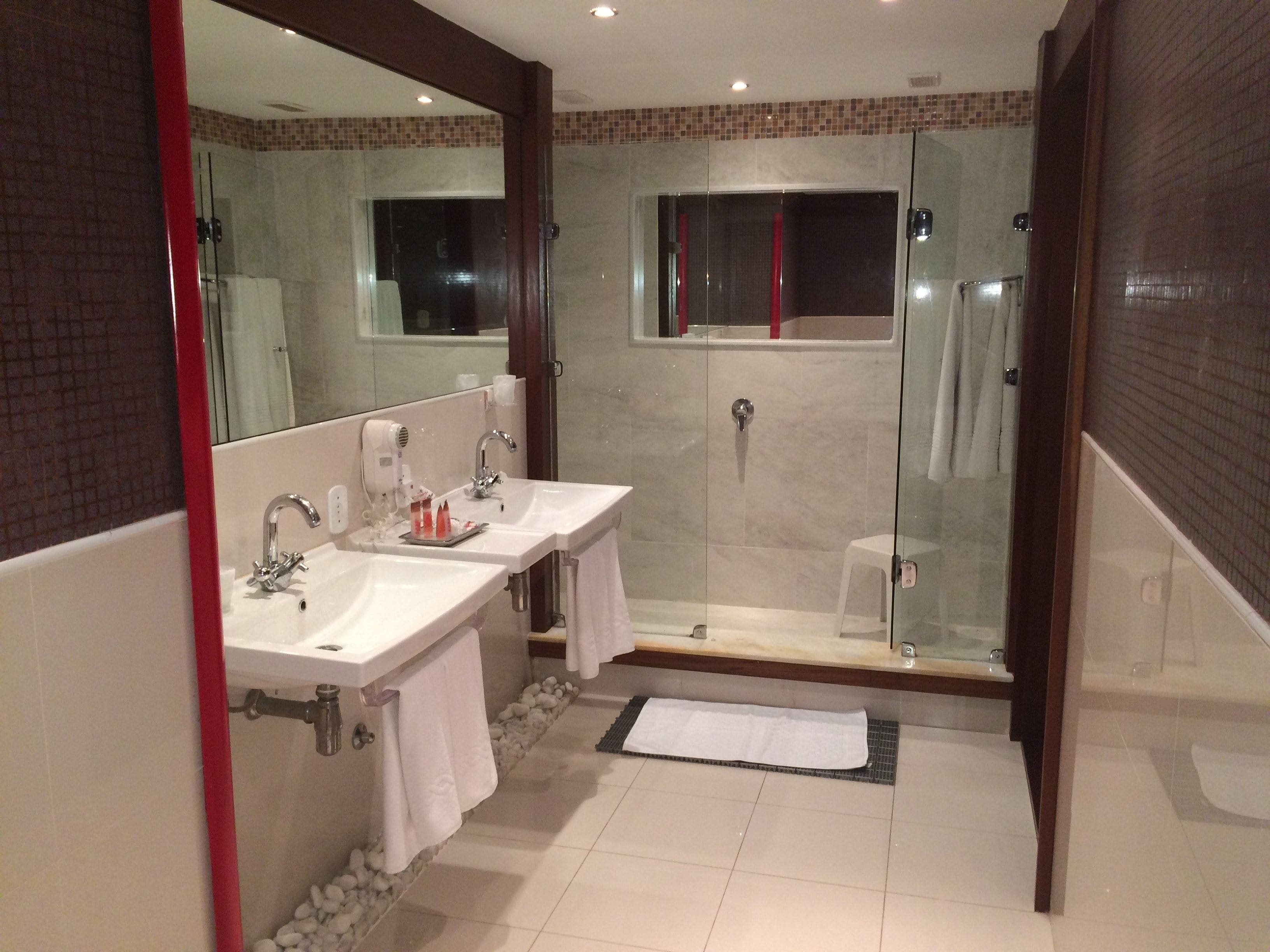 premium room | bathroom | free toiletries, hair dryer, towels