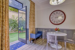 Apartment, 1 Bedroom | Living area