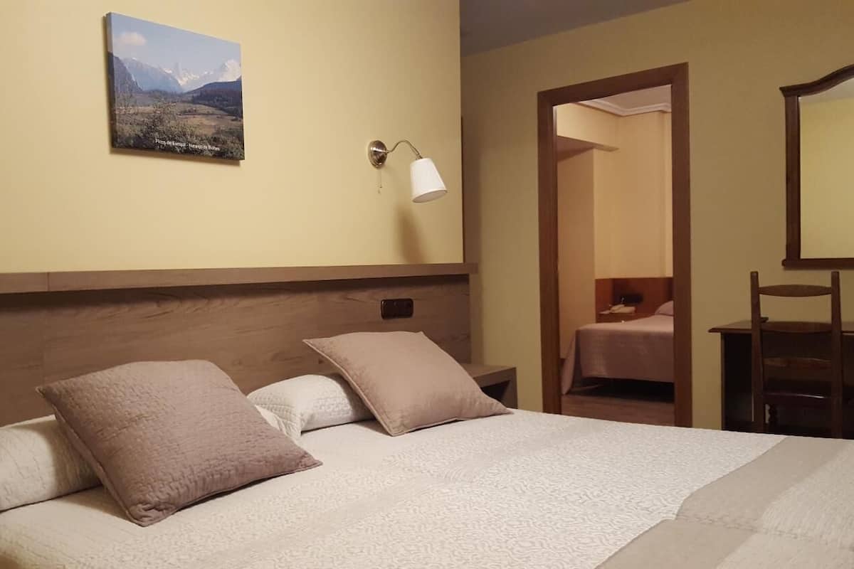 Caja de seguridad en la habitación y escritorio