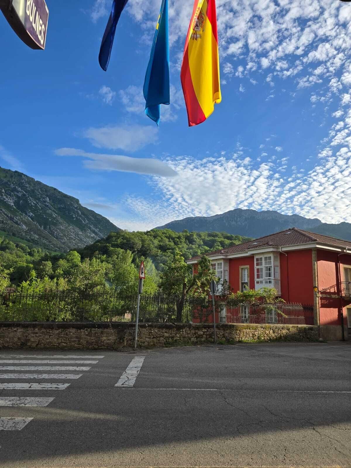 Een kluis op de kamer, een bureau, een laptopwerkplek, gratis wifi