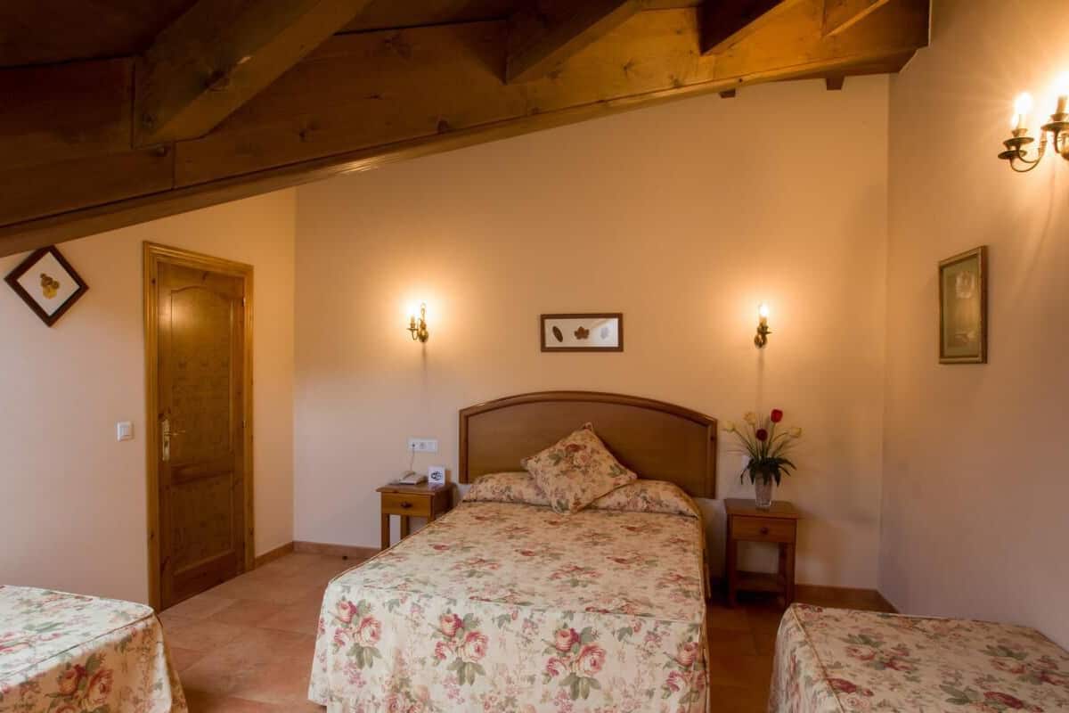 Caja de seguridad en la habitación y escritorio