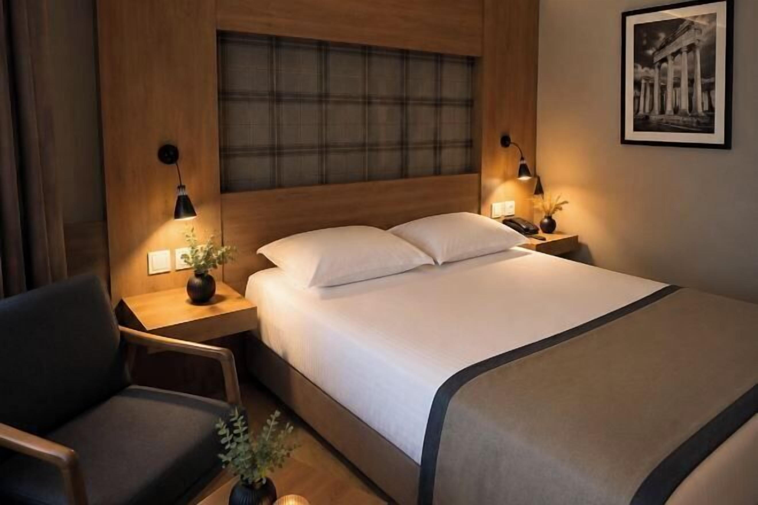 Premium bedding, desk, soundproofing, free WiFi