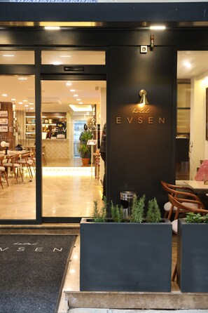 Breakfast, lunch, dinner served; Turkish cuisine  - Hotel Evsen - Adults Only (Istanbul)
