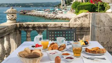 Desayuno bufé gratuito y diario