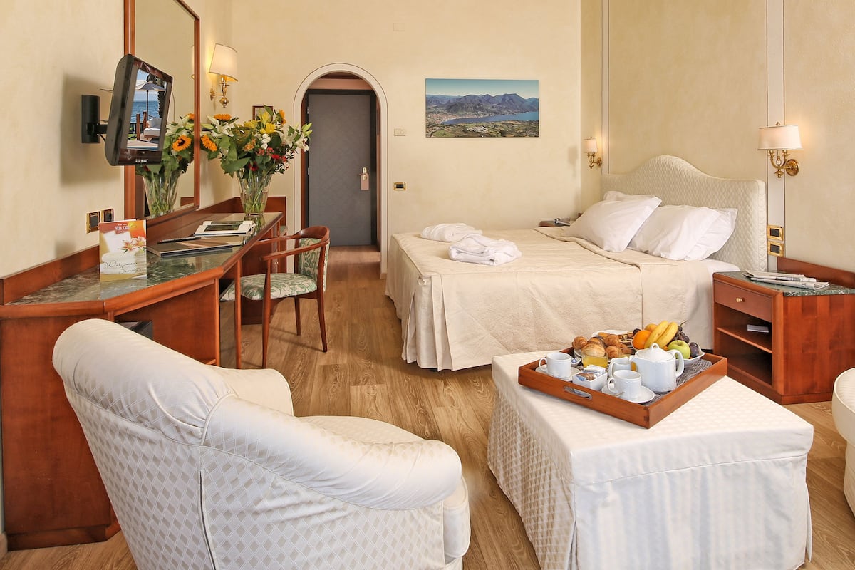 Deluxe Double Room, Lake View