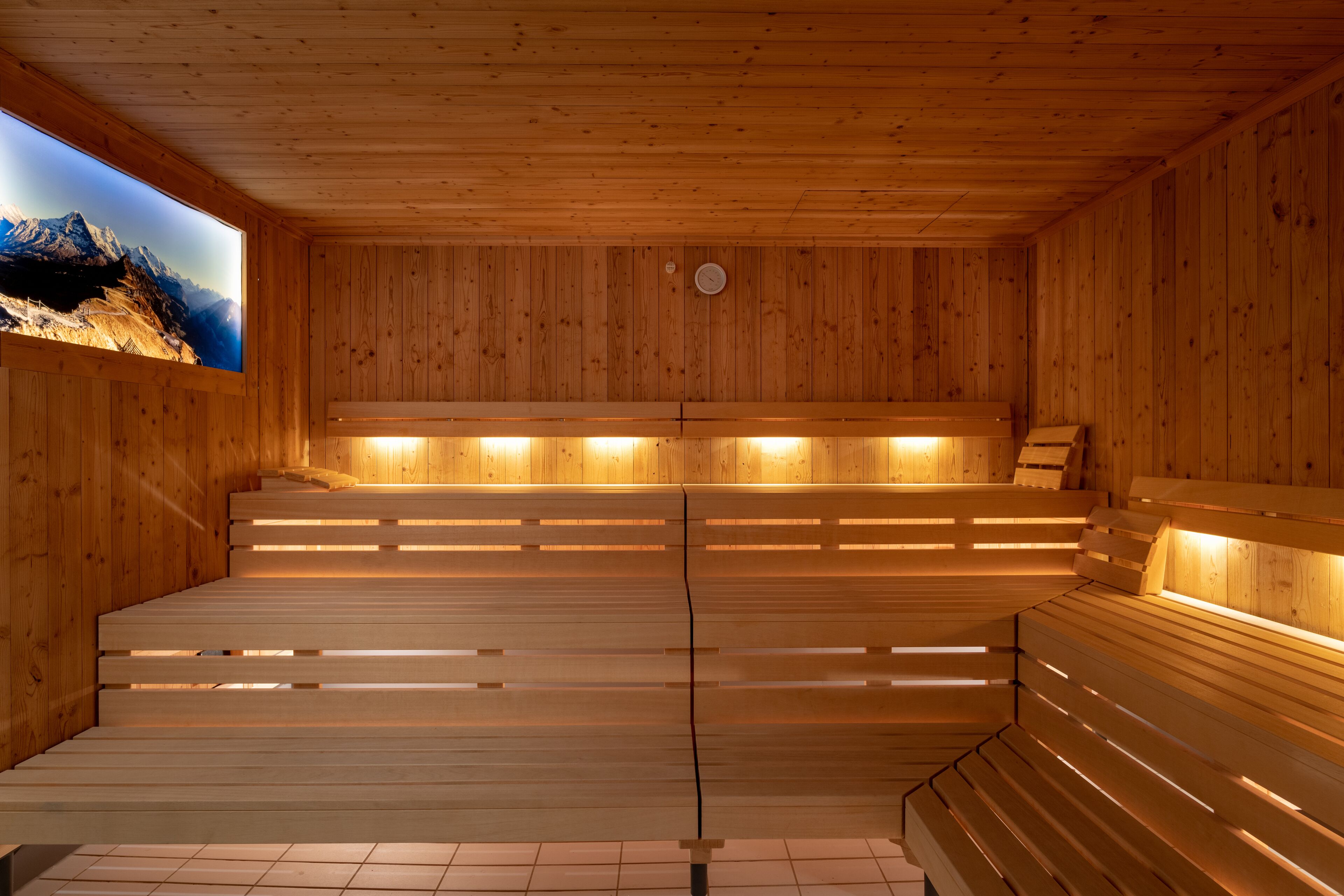 sauna, hot tub, steam room, hot stone massages, sports massages