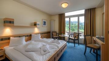 Allergikerbettwaren, Zimmersafe, Schreibtisch, VerdunkelungsvorhÀnge