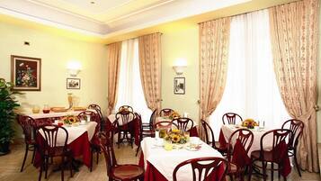 Tägliches einheimisches Frühstück (10 EUR pro Person)