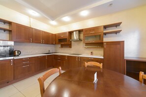 Comfort Apartment, 2 Bedrooms, Kitchen, City View | Private kitchen - Partner Guest House Shota Rustaveli (Kyiv)