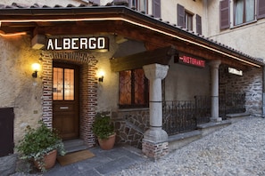 Front of property - Hotel America (Locarno)