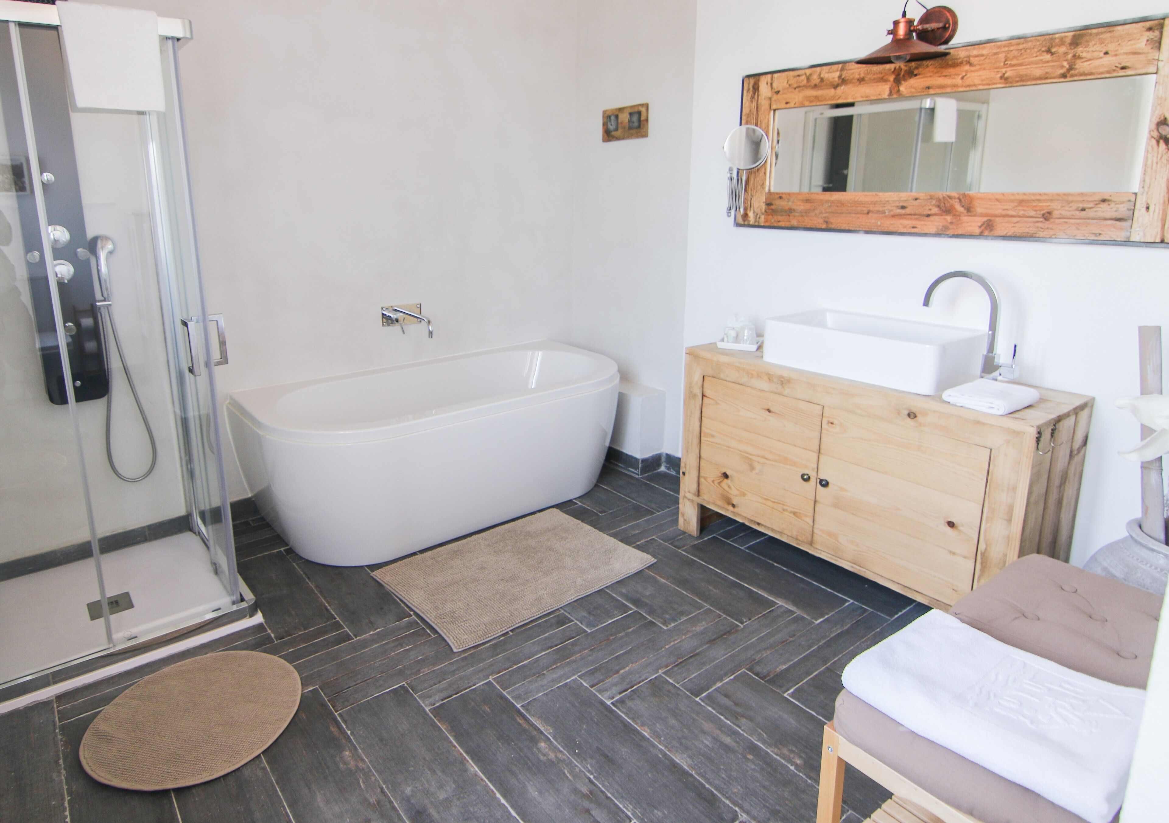 standard suite | bathroom | hair dryer, towels