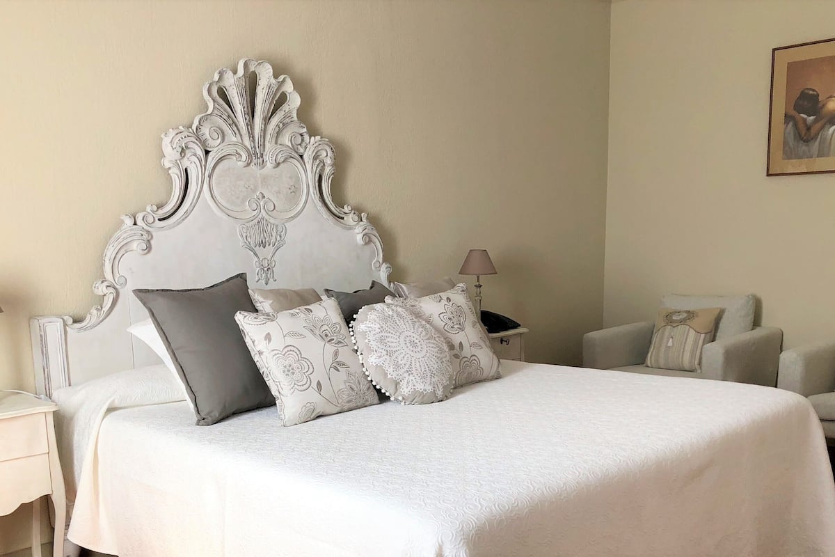 standard suite | minibar, in-room safe, desk, blackout curtains