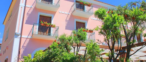 Façana frontal de l'allotjament