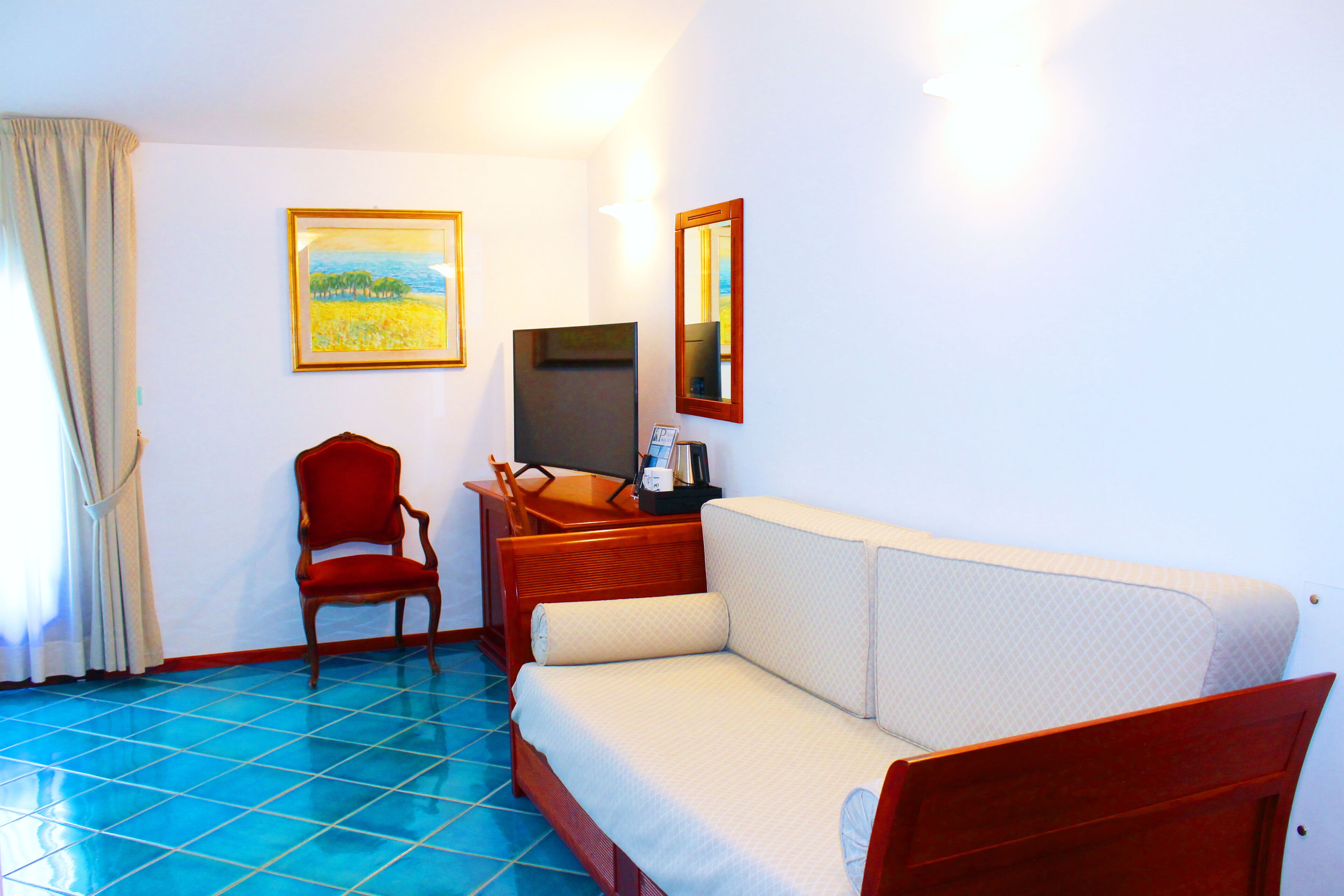 deluxe double room, sea view | 1 bedroom, minibar, in-room safe, desk