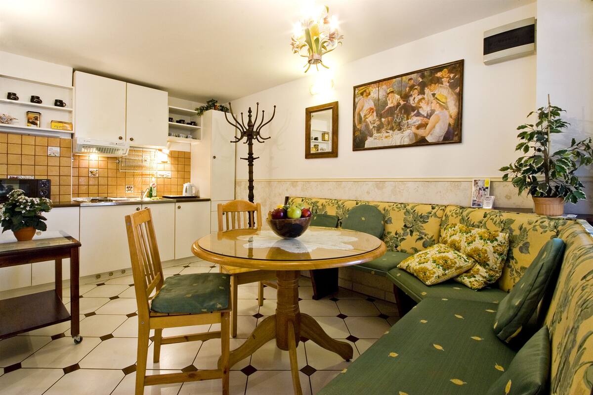 Apartment, 2 Bedrooms, Kitchen | In-room dining