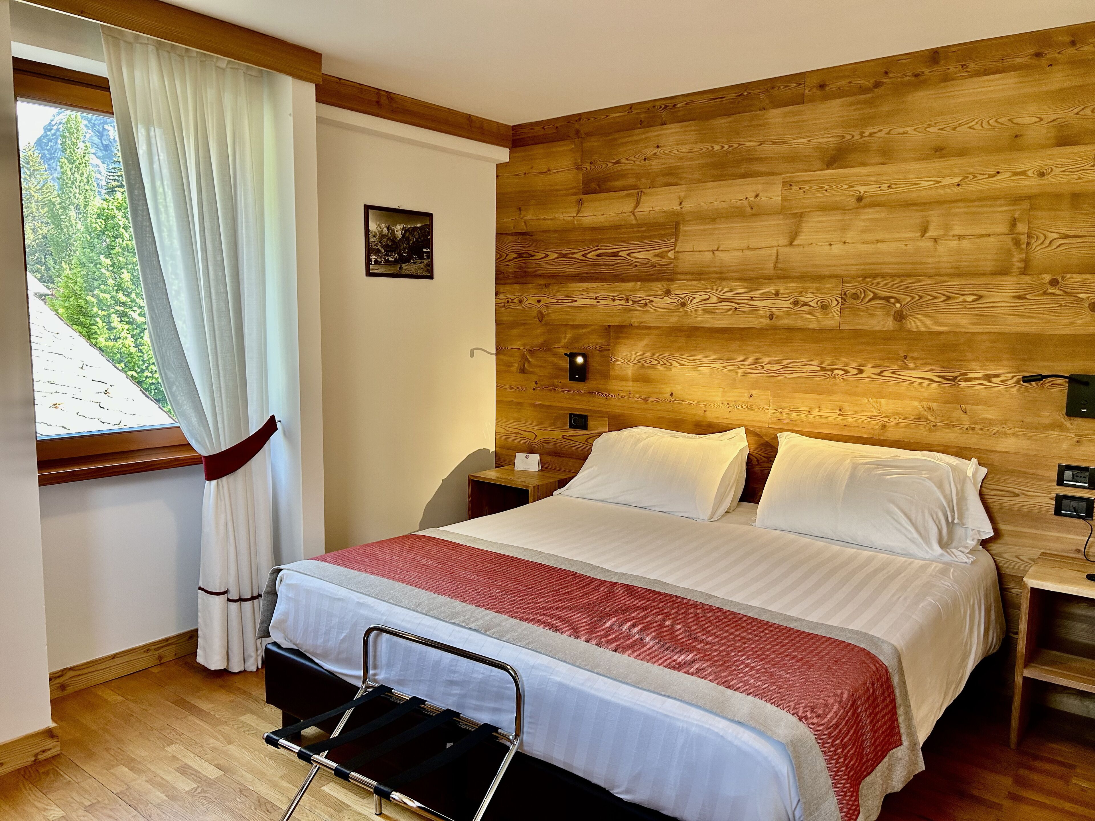 double or twin room | minibar, in-room safe, desk, free wifi