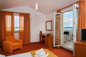 Minibar, in-room safe, desk, laptop workspace