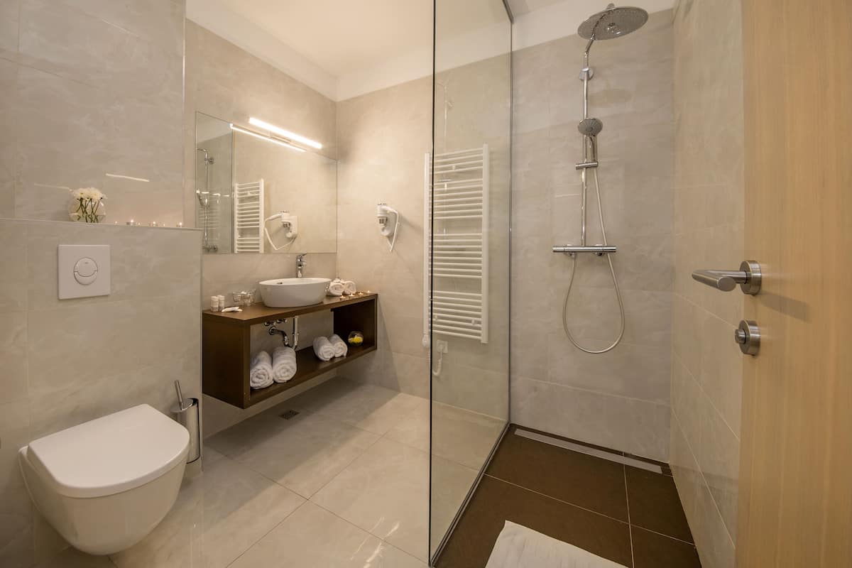 standard double or twin room, annex building | bathroom | hair dryer, bathrobes, towels