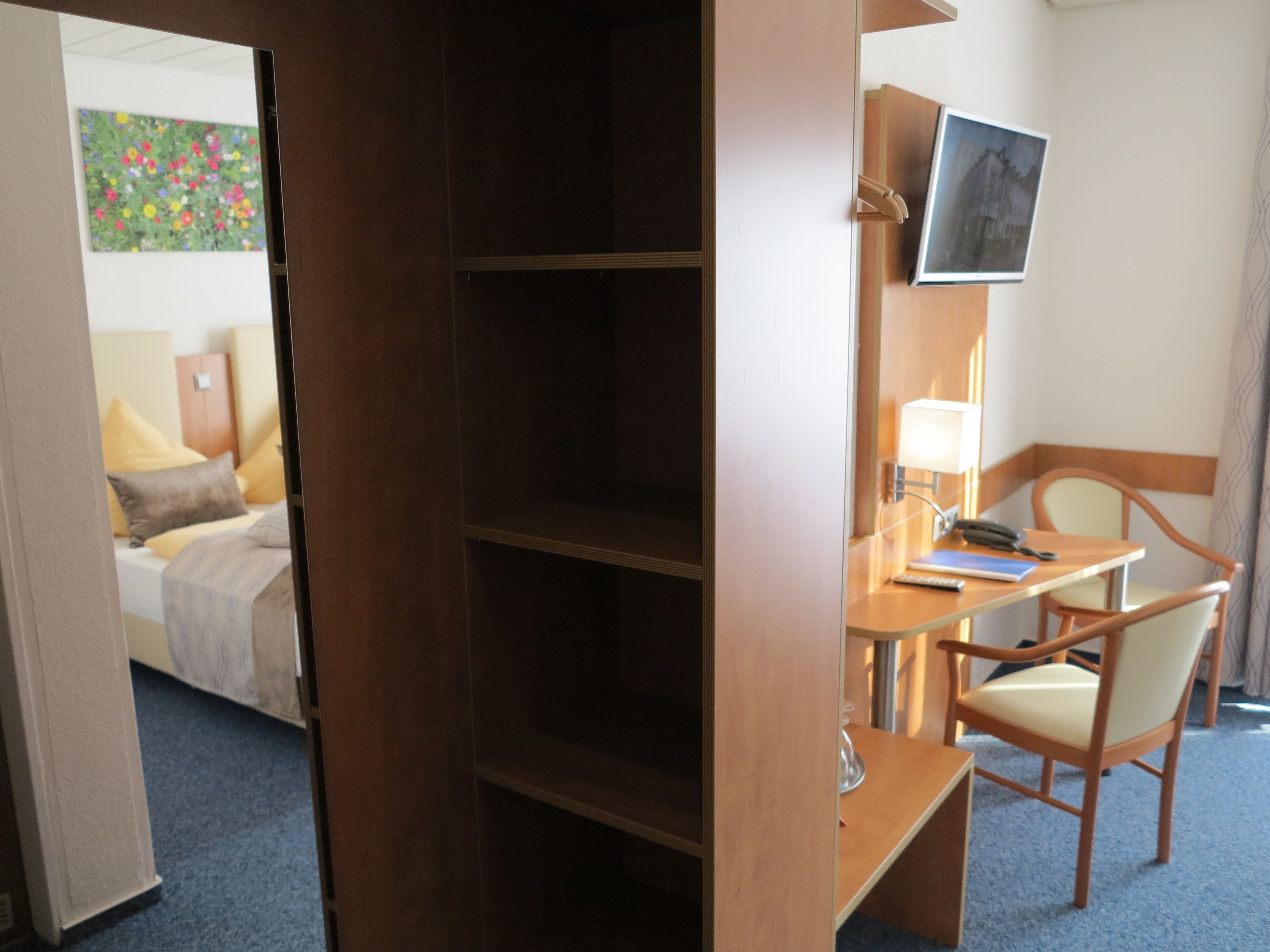 comfort single room | room amenity