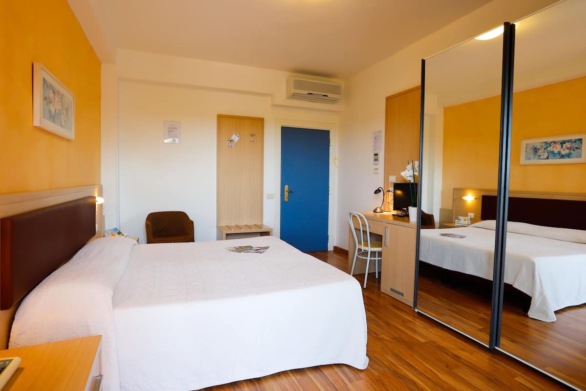 minibar, in-room safe, desk, rollaway beds