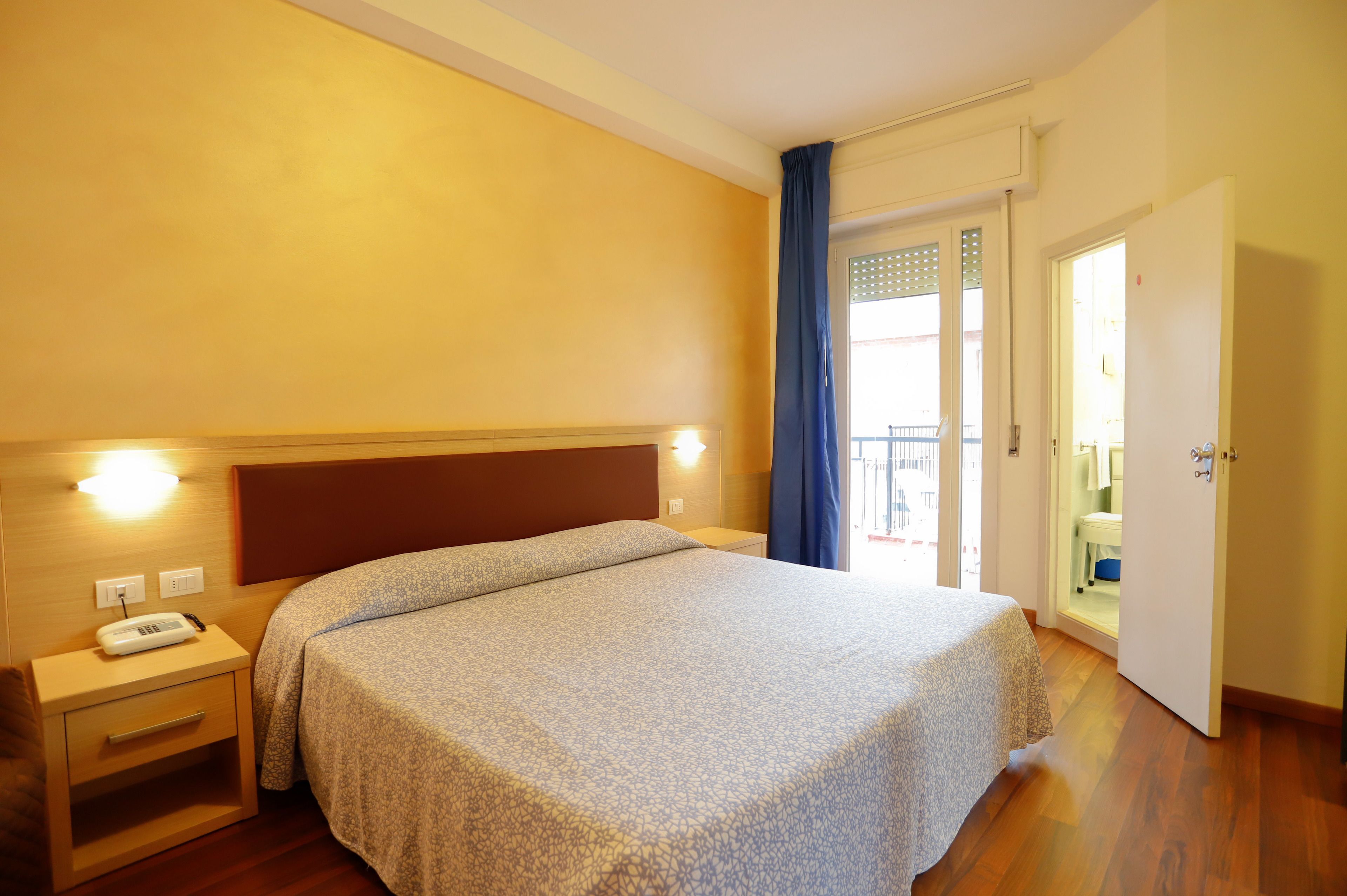 minibar, in-room safe, desk, rollaway beds