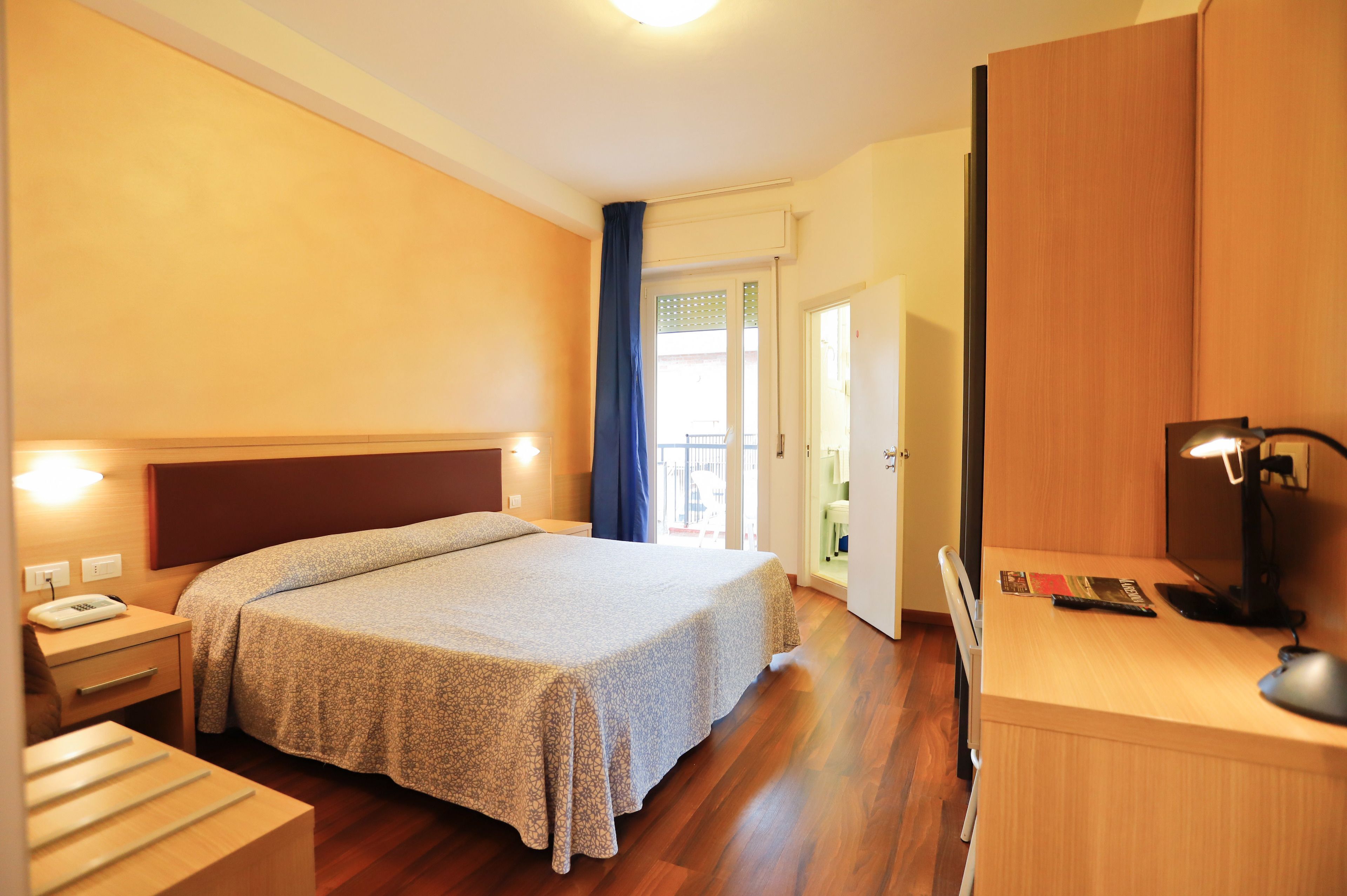 minibar, in-room safe, desk, rollaway beds