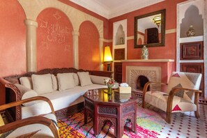 Suite majestueuse( Urantia) salon et terrasse | 起居区