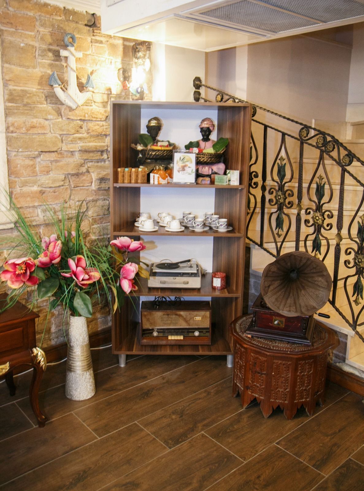 Photo - Sphendon Hotel