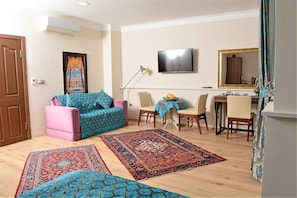 Family Quadruple Room, Garden View | 1 bedroom, minibar, in-room safe, desk - Sphendon Hotel (Istanbul)
