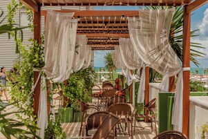 Outdoor pool, pool umbrellas, sun loungers