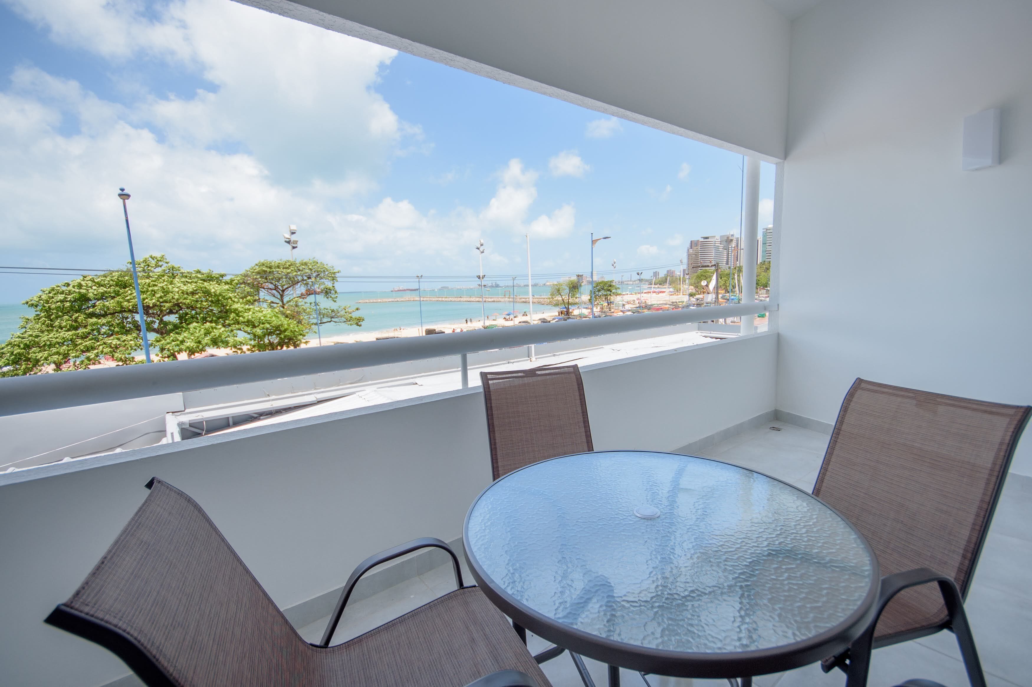 Quarto casal luxo, varanda coberta, de frente para o mar | Vista do quarto