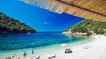 Plage à proximité, navette pour la plage, chaises longues, parasols