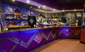 2 bars/lounges - Riviera Hotel (Torquay)