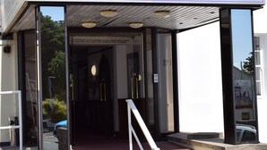 The exterior of Riviera Hotel with a sign indicating Torquay, Devon. - Riviera Hotel (Torquay)